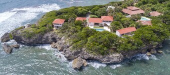 ELEGANT, CONTEMPORARY OCEANFRONT VILLA ON ITS OWN PRIVATE PENINSULA