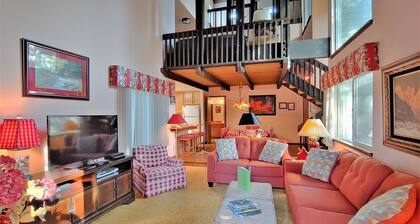 Classic Sunriver Condo, A/C, 2-Level - Tennis Village 3