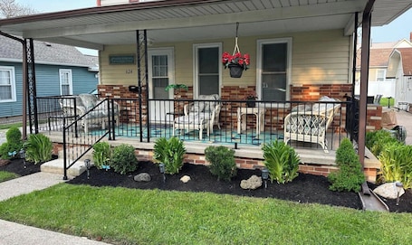 Exterior. Sandusky 4 BR, 2-bath home. 3.5 Mi from Cedar Point. 3.2 Mi to Sports Force.