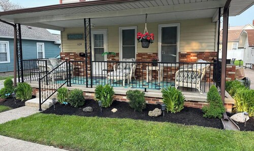 Sandusky 4 BR, 2-bath home. 3.5 Mi from Cedar Point. 3.2 Mi to Sports Force.