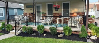 Sandusky 4 BR, 2-bath home. 3.5 Mi from Cedar Point. 3.2 Mi to Sports Force.