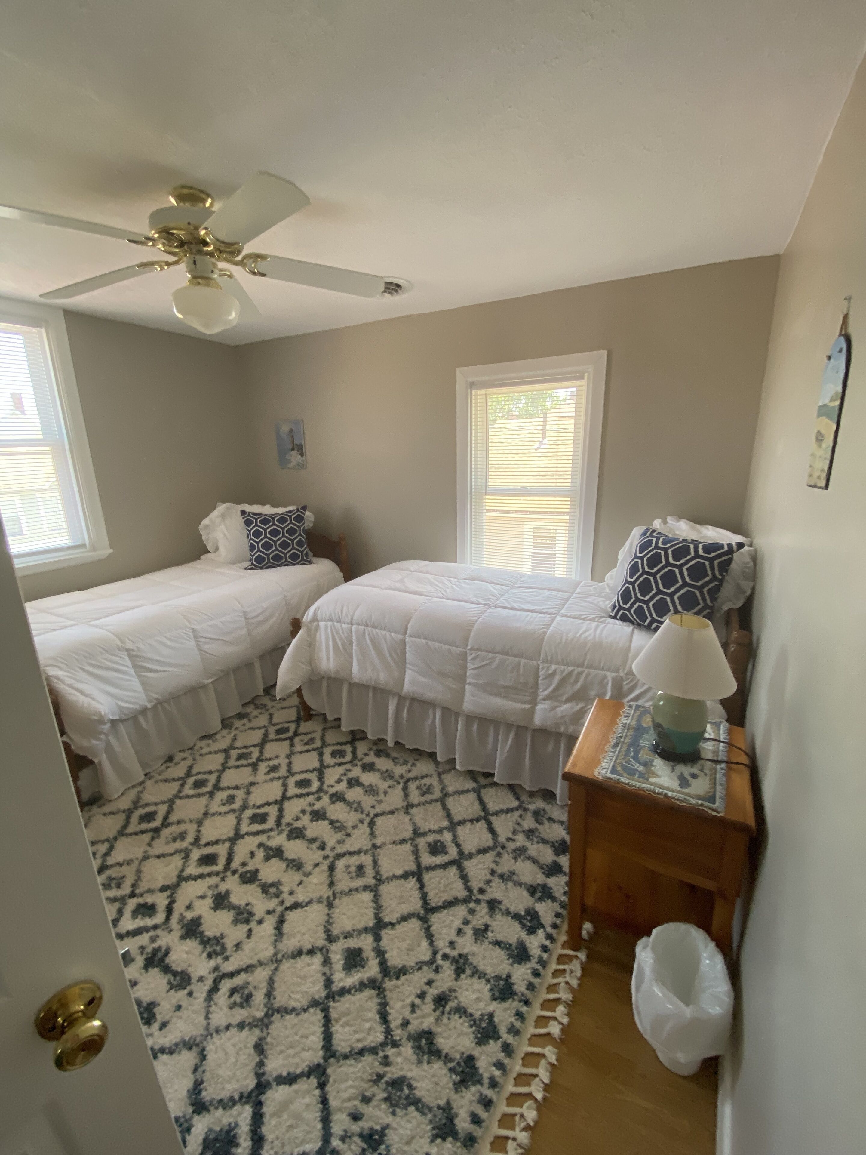 4 habitaciones, tabla de planchar con plancha y wifi gratis 