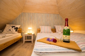 2 bedrooms, iron/ironing board, travel cot, free WiFi - Luxurious vacation apartment in a quiet, rural setting (Nordhalben)