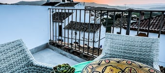 Lemon Tree Patio, Andalusian Traditional Cottage in the heart of Olvera