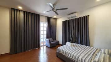 6 bedrooms, in-room safe, blackout curtains