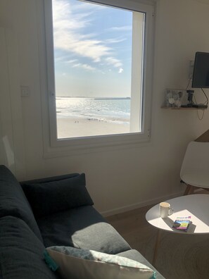 TV, books - Vue Mer et Pieds dans l'Eau WIMEREUX (Wimereux)