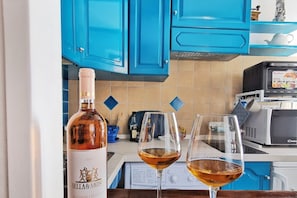 Fridge, microwave, oven, coffee/tea maker - Alguerhome CASA TURCHESE: a turquoise nest in the old town (Alghero)