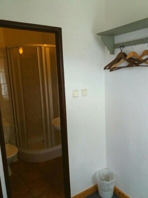 Shower, towels