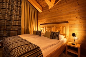 Exclusive Apartment, 2 Bedrooms, Sauna, Mountain View (7) | 2 bedrooms, individually furnished, desk, free WiFi