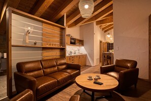 Exclusive Apartment, 2 Bedrooms, Sauna, Mountain View (7) | Living room | Flat-screen TV, fireplace
