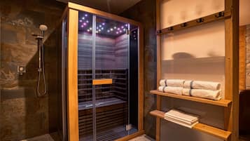 Deluxe Apartment, 2 Bedrooms, Sauna, Mountain View (5) | Bathroom | Free toiletries, bathrobes, slippers, towels