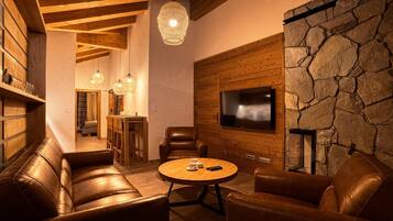 Flat-screen TV, fireplace