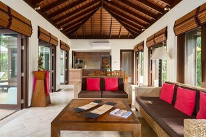 Fernseher, DVD-Player, Bücher