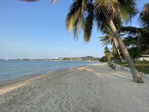 Am Strand, Liegestühle, Strandtücher