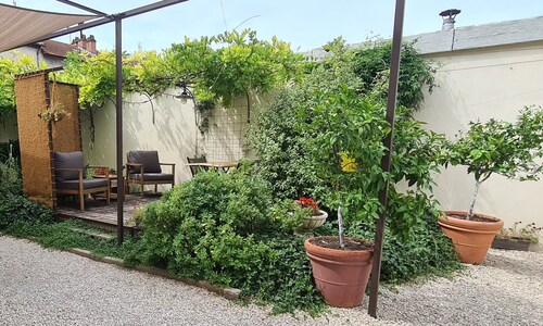 "Le Rouge" T2 Climatisé Près Centre Ville Avec Terrasse Extérieure/parking/wifi