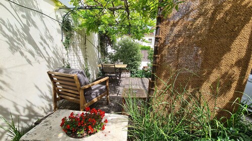 "Le Rouge" T2 Climatisé Près Centre Ville Avec Terrasse Extérieure/parking/wifi