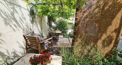 "Le Rouge" T2 Climatisé Près Centre Ville Avec Terrasse Extérieure/parking/wifi