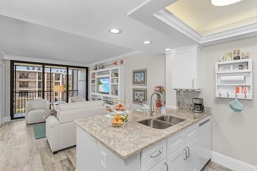 Sundial D310  Charming beachfront getaway!