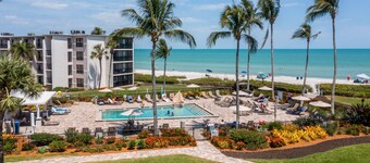 Sundial D310  Charming beachfront getaway!