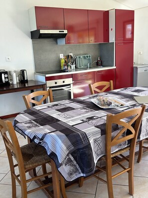 Fridge, microwave, oven, stovetop - La case géranium with heated swimming pool (Saint Joseph)