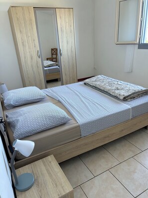2 bedrooms, iron/ironing board, WiFi, bed sheets