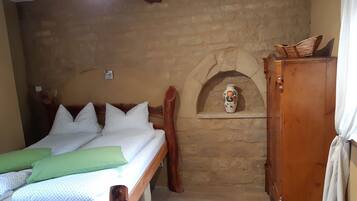 2 slaapkamers, een bureau, een strijkplank/strijkijzer, gratis wifi