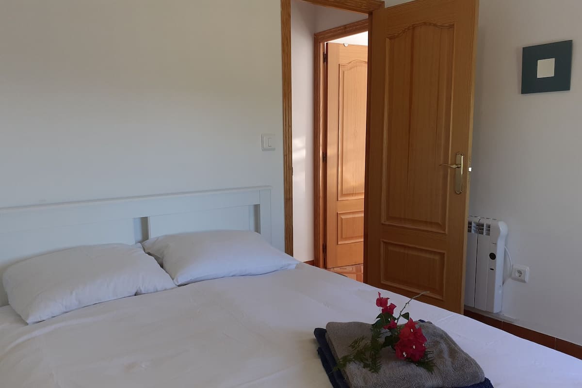 Habitación doble clásica, para no fumadores, vista al valle | Edredón, decoración personalizada, muebles diferentes y wifi gratis