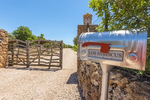 المنطقة المحيطة بالمنشأة