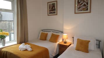 3 bedrooms, iron/ironing board, free WiFi, bed sheets