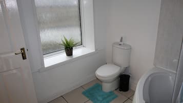 House, 3 Bedrooms, Non Smoking, Kitchen | Bathroom
