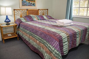 房內夾萬、獨特設計、獨特裝修、書桌