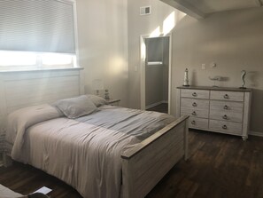 4 makuuhuonetta, silitysrauta/-lauta, Wi-Fi