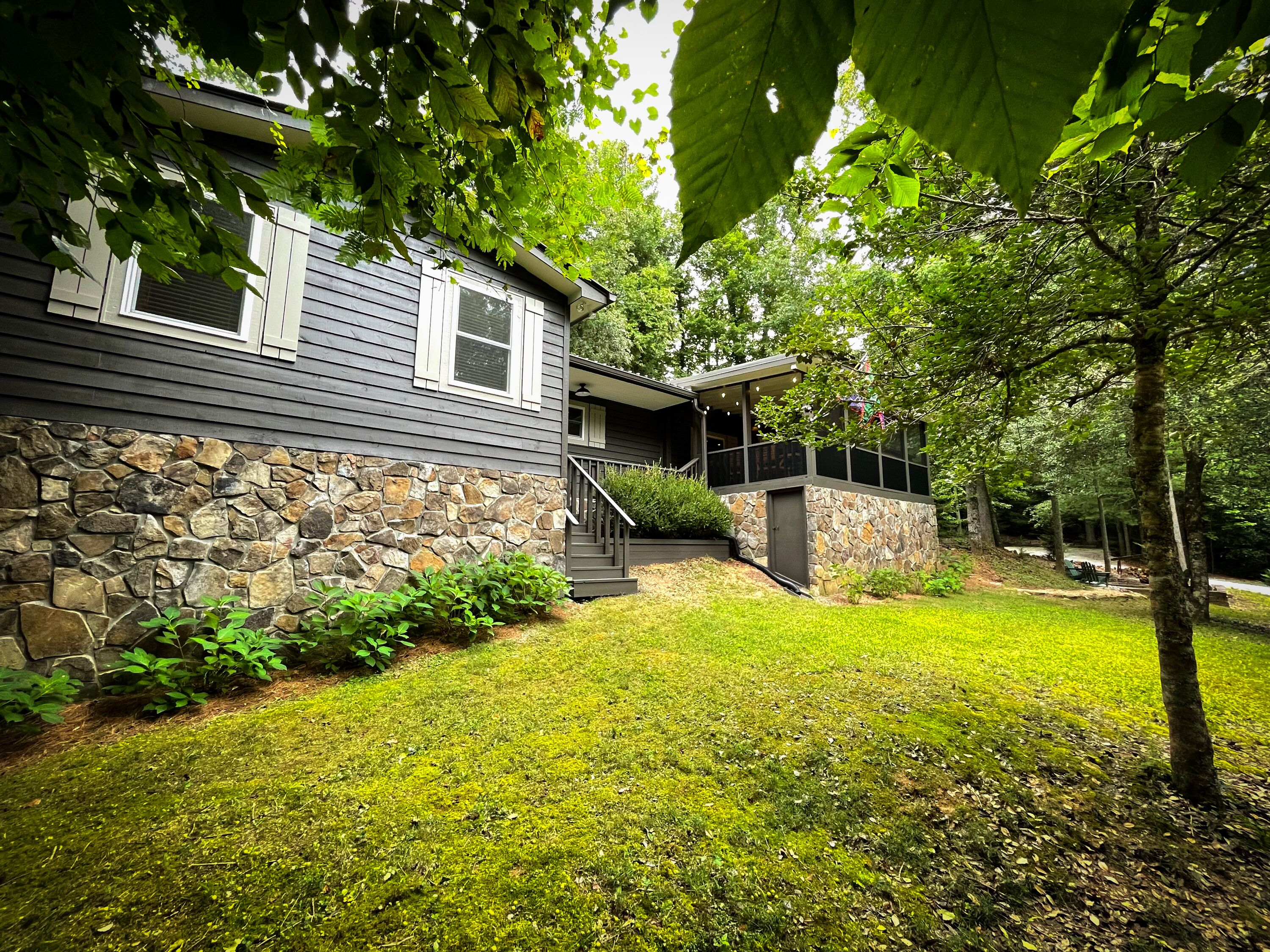 North GA, Timpson Cove Cottage. Just a few hundred yards to Lake Burton.