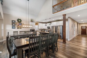 Dining - LakeViews, Community Pools, HotTub, Pet Friendly! (Branson)