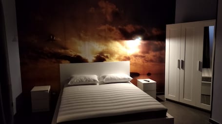 1 bedroom, iron/ironing board, WiFi, bed sheets. B&B Vecchia Darsena - Your house on the old port - Room "the anchor"