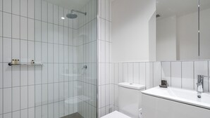 Douche, sèche-cheveux