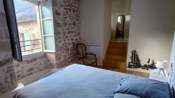 2 chambres, fer et planche à repasser, lit parapluie, Wi-Fi gratuit