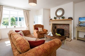 Smart TV, fireplace, DVD player, books