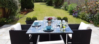 Beautiful renovated Stone Cottage with enclosed Garden and Free Wifi