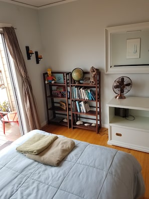 2 soverom, skrivebord, strykejern/-brett og wi-fi (inkludert)