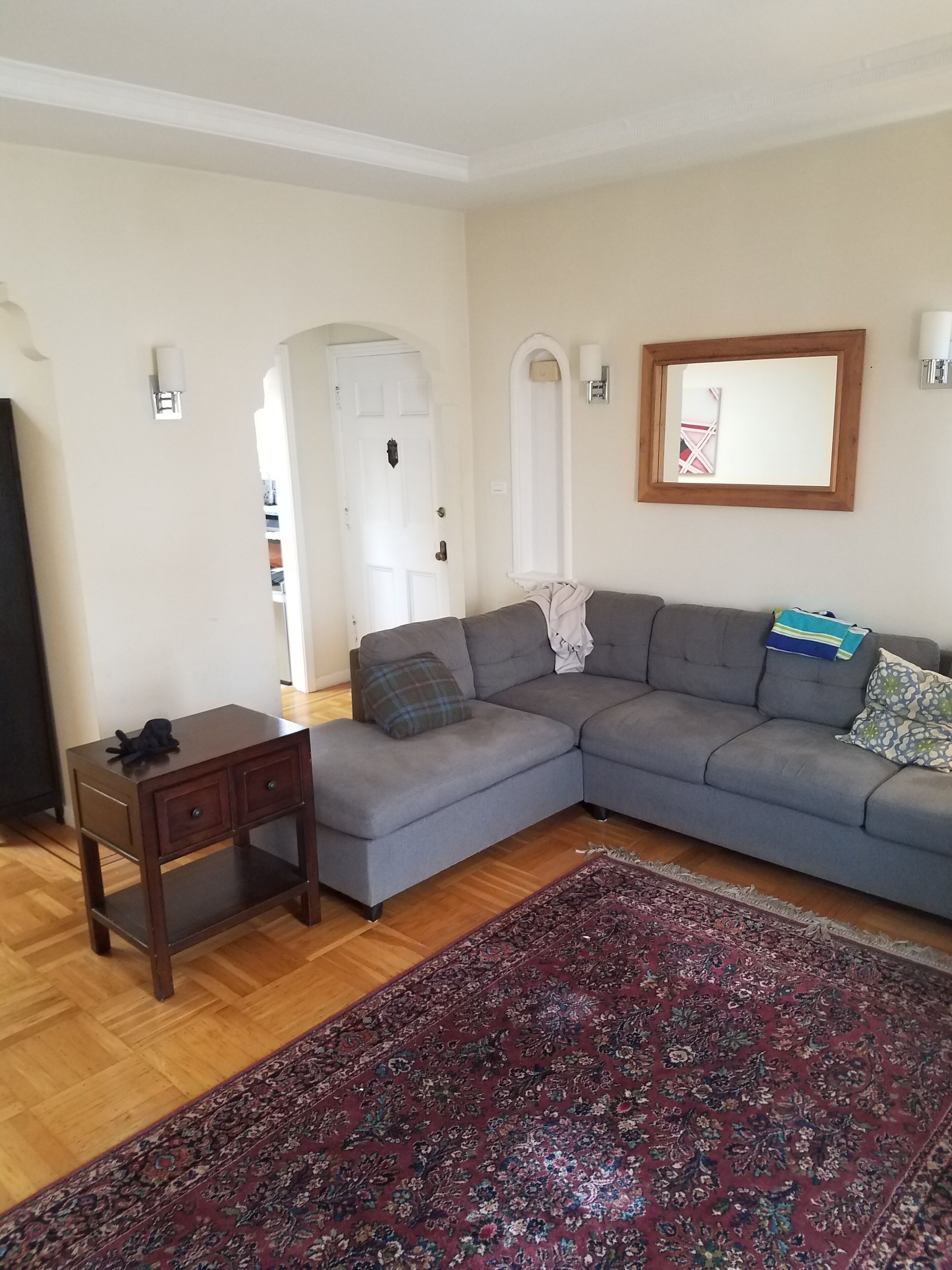 Smart TV, fireplace, DVD player, books