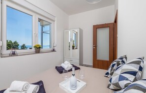 2 dormitorios, cuna de viaje, wifi gratis y ropa de cama