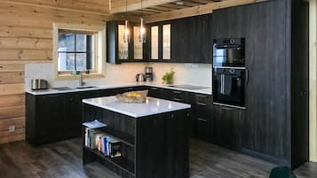 Geladeira, fogão, cooktop, lava-louças