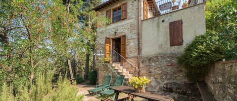 تناول الطعام بالخارج