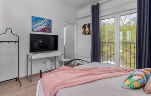 4 bedrooms, free WiFi, bed sheets