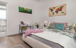 4 bedrooms, free WiFi, bed sheets