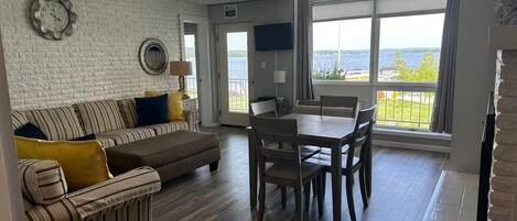 Télévision, cheminée