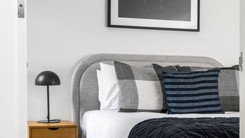 3 bedrooms, WiFi (free), bed sheets