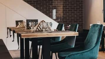 32-inch Smart TV with digital channels, TV