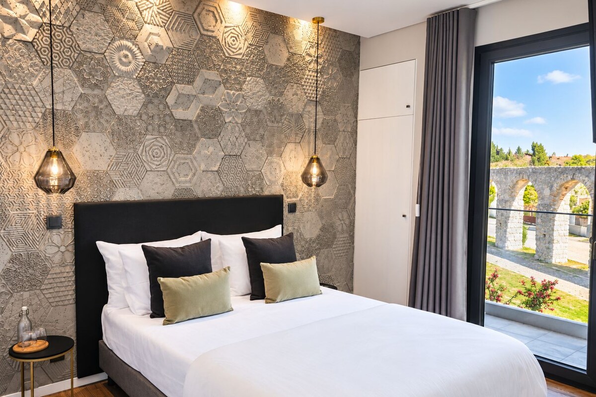 Deluxe Double Room, Balcony, City View | Soundproofing, WiFi (free), bed sheets